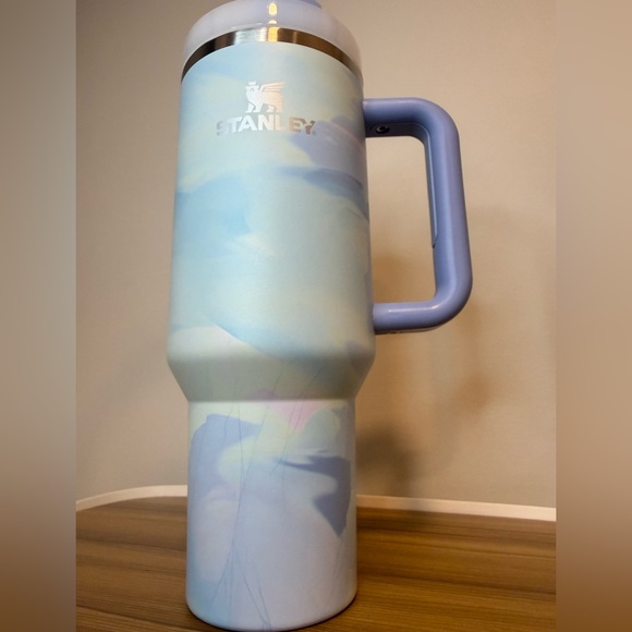 Stanley Quencher 40 oz Tumbler w/ Handle - Blue Peony Swirl - Picture 3 of 7